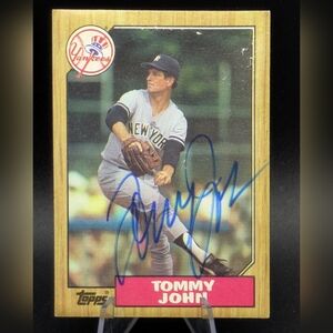 1987 Topps MLB Baseball Sports Card Tommy John Auto Autograph Signed Signature